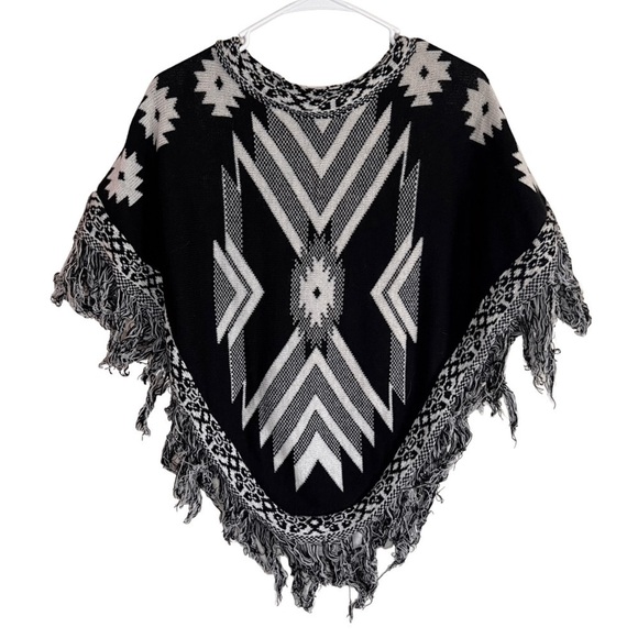Mudd Black and White Fringed Poncho Sweater One Size - Picture 1 of 7